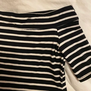 Off Shoulder  - En off shoulder topp som ger lite Emily in Paris vibes🤪