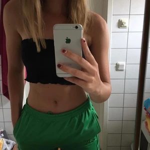 Kappa Byxor - Tyvärr är mina älskade Kappa byxor för små för mig nu :( sjukt cool grön färg som inte går att få tag på längre så passa på!!! Storlek YXL vilket motsvarar ungefär XS skulle jag säga!