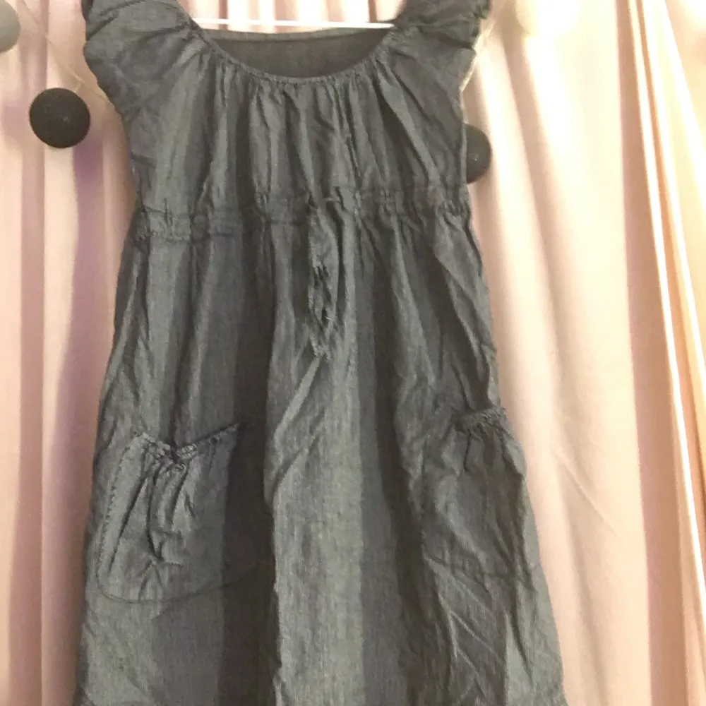 En gammaldags klänning jag hittade inte var den var ifrån eller storlek men den passar mig som är en S. Klänningar.