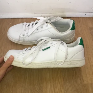 Kappa skor  - Jätte fina kappa skor de är använda ett par gånger men de är fortfarande fin och i en bra sick storlek 38. Original pris 677 kr men säljer den för 150 kr