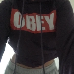 Obey hoodie💕💕vintage - Älskar dendär , vintage obeyhoodie super skön och passar de flesta !! 