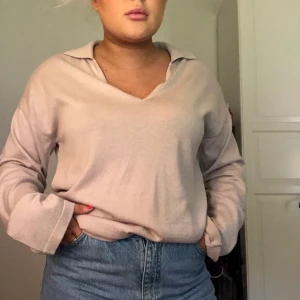 Nakd tröja - Skitsnygg finstickad tröja från nakd, använd en gång så är så gott som ny. Frakten ingår i priset!⚡️