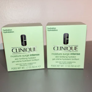 Clinique moisture surge intense 50 ml - Helt nya! Ej öppnade. Clinique moisture surge intense 50 ml. 140 kr styck eller 260 kr för båda. 