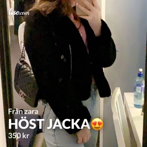 Höst jacka💕 -  Säljer denna snygga höst jacka då den inte passade mig. Den är från Zara💕 350+ Frakt
