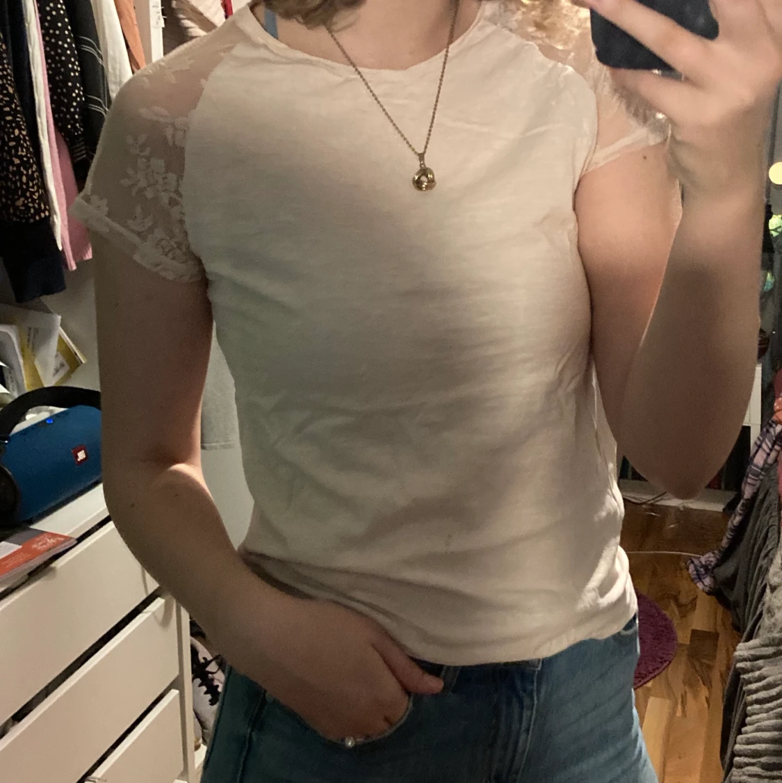 T-shirt med fina gulliga detaljer