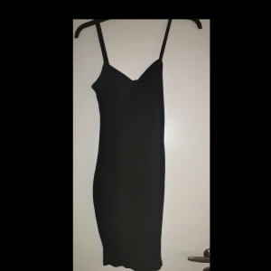 Klänning  - Svart klänning, köpare står för frakt 💕