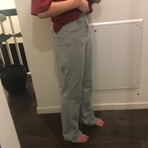ZARA full lengh jeans - Snygga jeans från ZARA. Full lenght!!! Bud från 100 kr. 