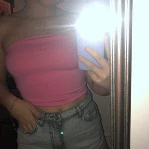 Tubtopp - Rosa tubtopp från BikBok. Riktigt skön och riktigt snygg men kommer tyvärr ej till användning.