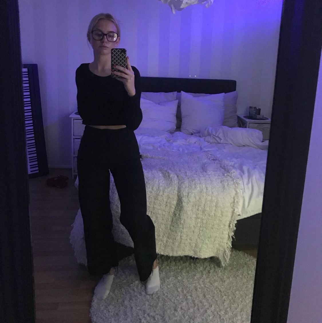 Svarta utsvängda jeans storlek 36 - 90