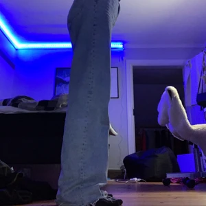 Zara 90s fullenght jeans  - Köpta på plick. Jag är 176 cm och jag kände att de va lite för stora för min smak. Det är högmidjade och sköna. Sista bilden är från den förra ägaren och jag tyckte de satt bra på henne. 250 kr för dem och vi kan diskutera om vem som betalar frakt. Hör av dig om du har några frågor eller vill ha fler bilder!