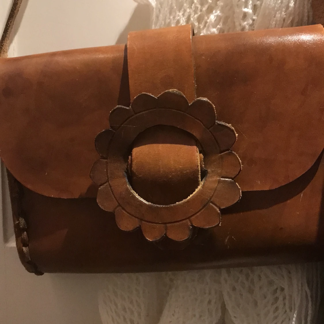 Läderväska med blomma! - 90