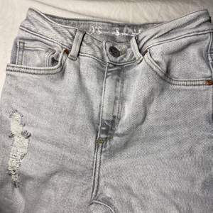 Ljusgrå jeans från Bikbok, använda 2ggr. Strl XS 🛍✨