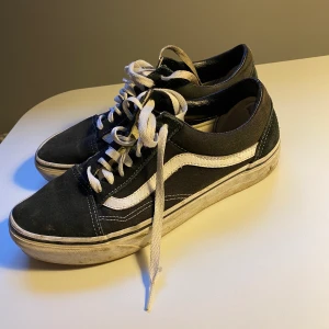 Vans storlek 40 - Väl använda Vans i storlek 40. Tvättar innan jag skickar