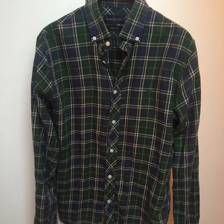Mörkgrön skjorta från Henri Lloyd med Buttondown . Skjortor.
