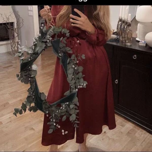 Gina klänning  - Någon som säljer denna klänning ifrån Gina i storlek s-m