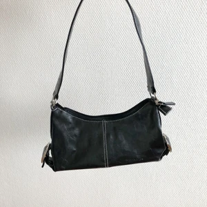 Liten axelväska  - 55kr frakt tillkommer 🌸 i fint skick 