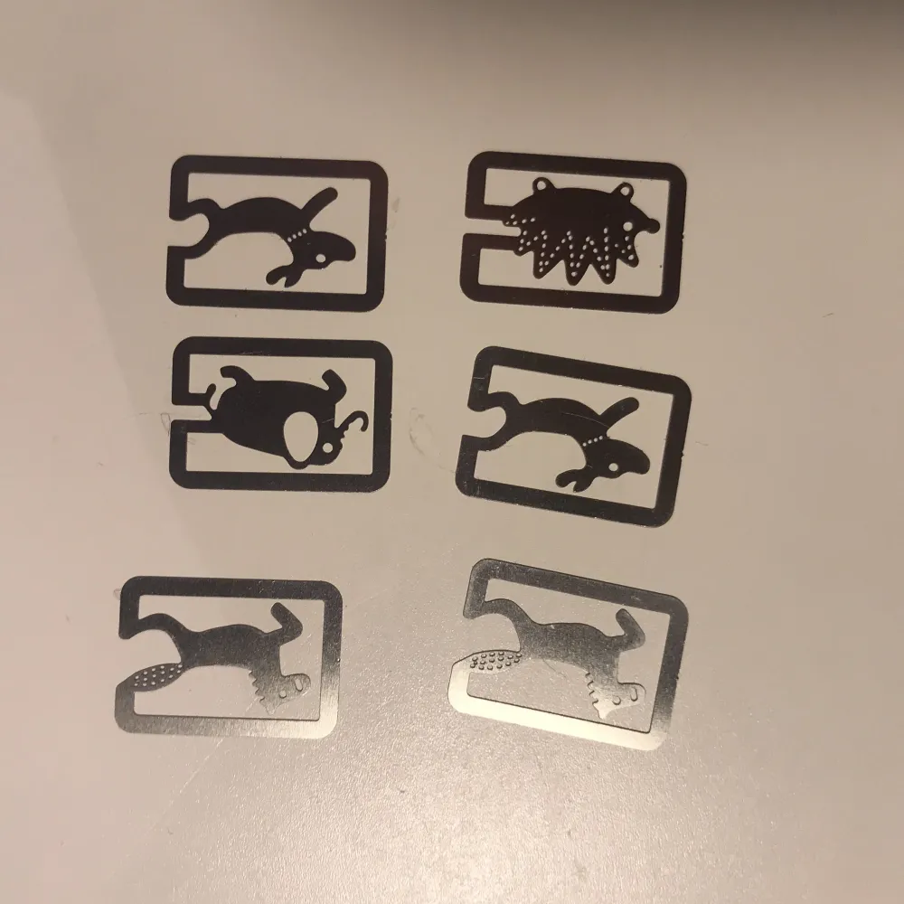 Metalliskt bokmärken i olika djur mönster. 🦔 🐕 🐘 🐎 10 kr för en + frakt 11. Accessoarer.