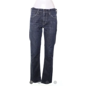 Levis jeans - Mörkblå Levis jeans. Storlek W31,L32 men är små i storleken så passar 36 i storleken. Köparen står för frakten❤️❤️
