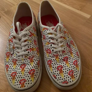 Vansskor  - Vansskor i storlek 39, använt men bra skick