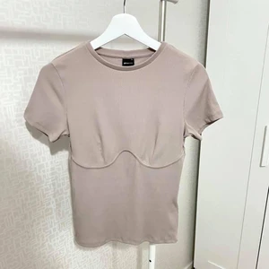 Jättefin topp från Gina Tricot  - Jättefin topp från Gina Tricot. Endast använd 1 gång. Ribbad material. Passar storlek xs-m. 