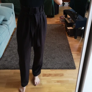 Byxor - Kostymbyxor med hög midja. Jättesköna. 