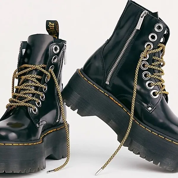 Säljer mina Jadon Max från Dr Martens ✨ Världens snyggaste skor men väljer alltid andra före. Dom är i nyskick, använda max 5 gånger. Köptes för 2500kr i september. Storlek 39. Skor.