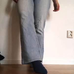 Jeans med lite bootcut🌹 Passar en 38/40. Aldrig använda!