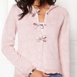 Nästan helt oanvänd Odd Molly kofta (Le Knit Cardigan Milky Pink) nypris 1800kr