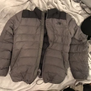 North Face Jacka - Intressekoll!¡ Grå och mörkgrå northface jacka