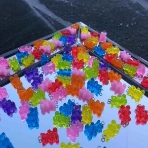  - Försäljning av halsband och berlocker på instagram: FREYJA.UF 🌞 Designa ditt egna halsband och välj bland kedjor och berlocker. Priser mellan 99-289 kr! 🧞 All info finns på instagram: @freyja.uf 🦎 