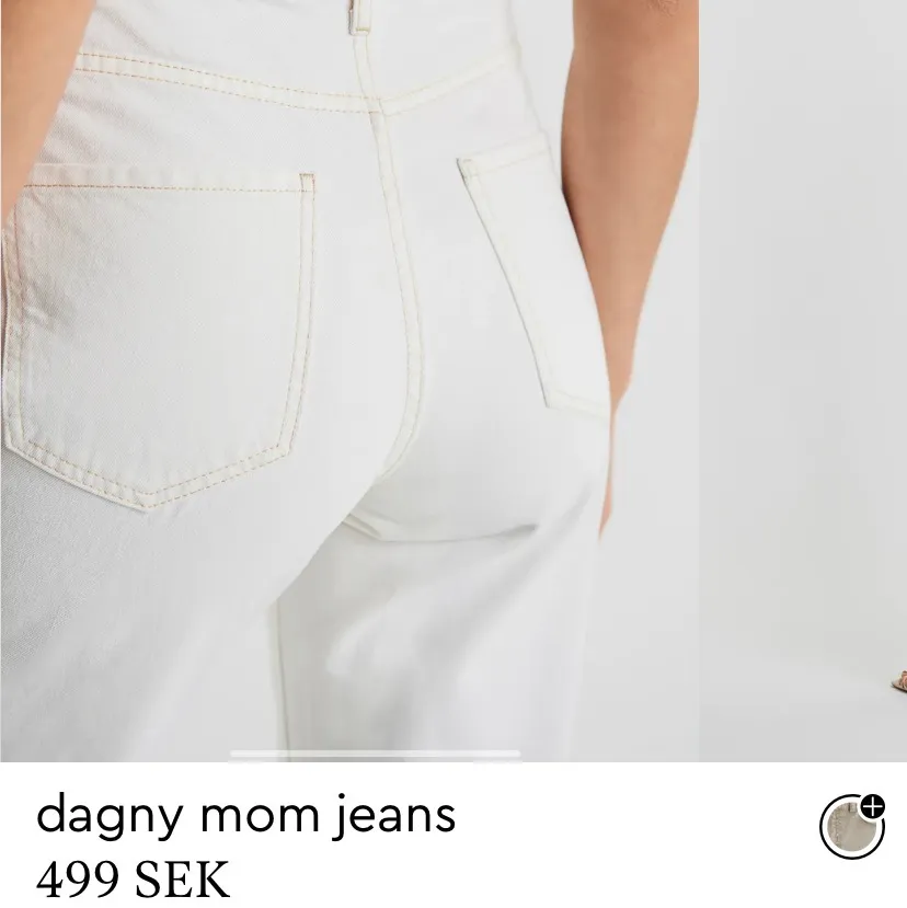 Ett par vita mom-jeans från Gina i modellen ”dagny”! Nypris på dessa är 499kr och mitt pris kan diskuteras! Men de är använda ca 3 ggr pga att de är lite förstora. Är därav i gott skikt. Köparen står för frakt💛. Jeans & Byxor.