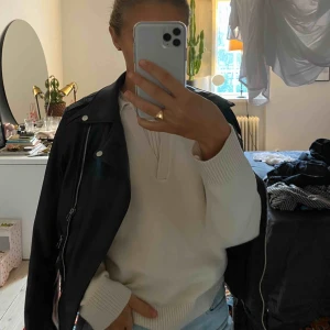 Skinnjacka  - Jättefin skinnjacka från zara stl xs/164 barn. Köparen står för frakten 