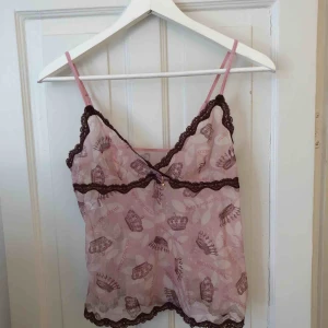  - Superfint genomskinligt linne med spetsdetaljer💖