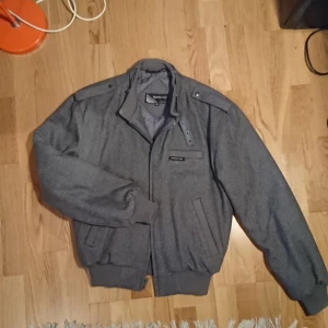 Members Only jacka - Jacka från members only. Utmärkt skick. Kan frakta