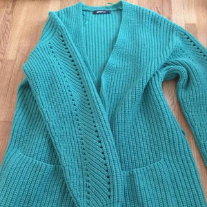  - Grön kofta köpt från Gina tricot. Knappt använd