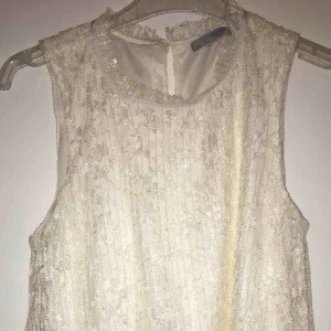  - Säljer för 50:- Kan skicka bild på hur den sitter på  Det är bara kontakta mig Tror märken är H&M