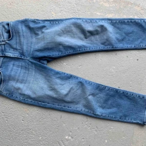  -  Cropped Mom jeans  Använda ett fåtal gånger, bra skick 