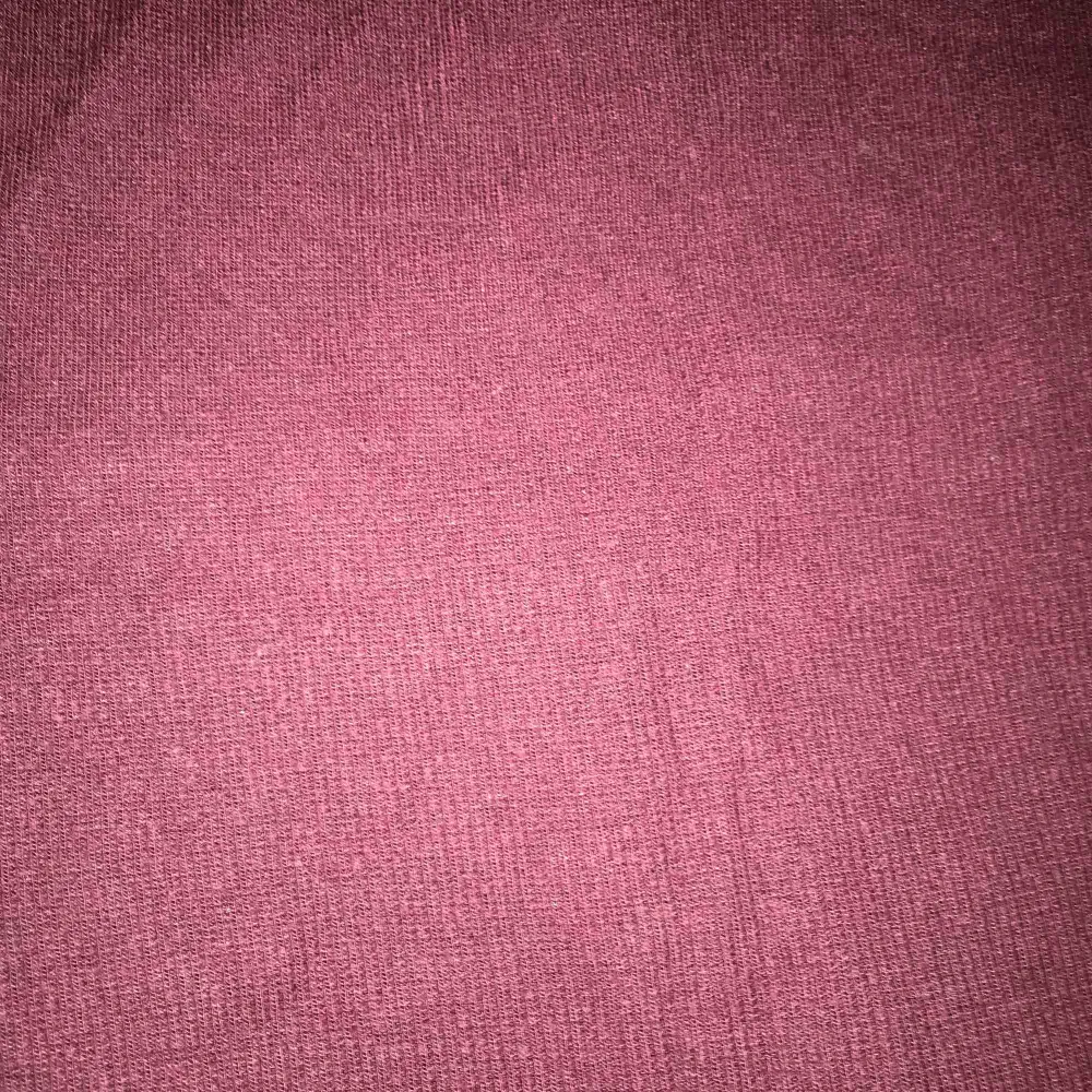 Ribbad maroon tröja från bik bok. Priset går att diskuteras :). T-shirts.