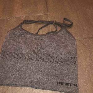  - Säljer mitt BB linne i storlek M pga att den aldrig kommer till användning. Den är väldigt liten i storleken så skulle säga att den mer är som en S