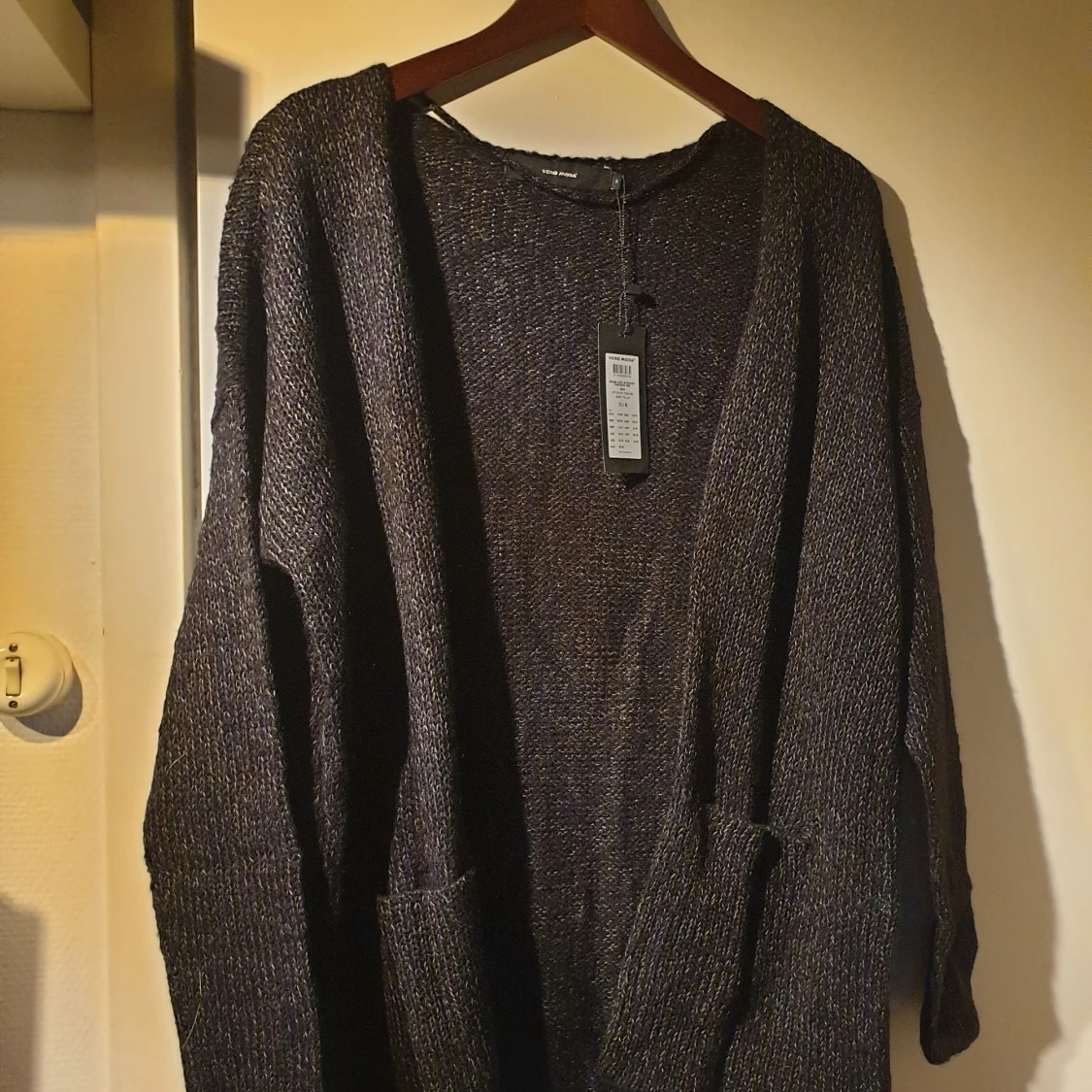 Stickad kofta från Vera Mod