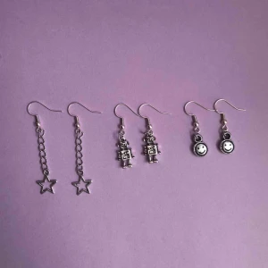  - Säljer dessa söta handgjorda örhängen. Ett par kostar 35 kr, 2 par kostar 70 kr och 3 par kostar 100 kr, frakten ligger på 11 kr💕🦋