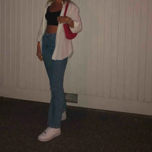  - Supersnygga jeans från weekday i populära modellen row