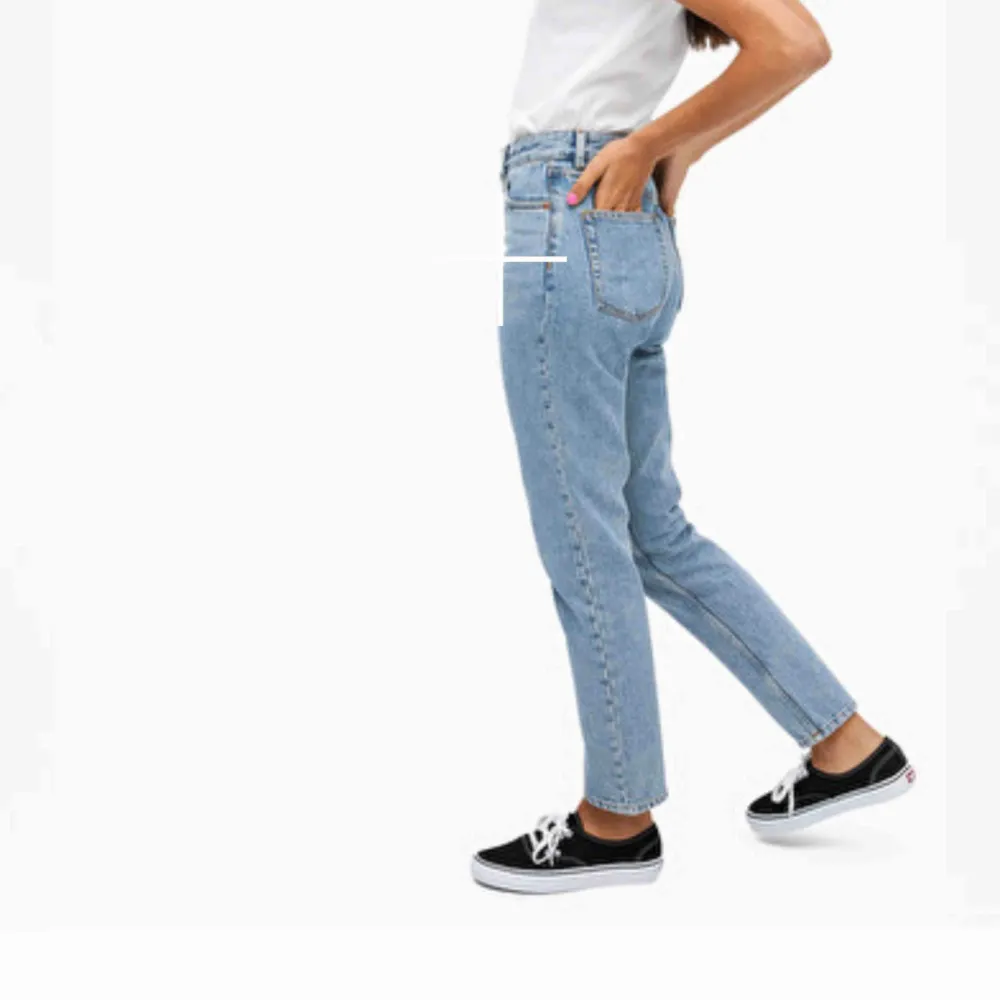 Säljer dessa populära jeansen från monki i modellen kimomo! Har endast använt dom ett fåtal gånger. Pris kan diskuteras. Säljer i en anna färg också🧡. Jeans & Byxor.