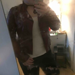  - Den är lite sliten i nacken men annars så är den i fint sick. Gratis frakt! Jag är inte riktigt säker vart den kommer ifrån.