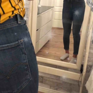  - så formande och snygga levis jeans🧚🏿‍♂️🧚🏿‍♂️