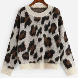  - Stickad tröja i storlek M men passar mig som är en S, använd någon enstaka gång. Super fin me en kjol! Pris kan alltid diskuteras‼️