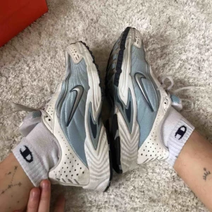  - Retro nike skor🥳 super sköna, passar mig en 37a. Frakt tillkommer, betalning sker via swish💕 bara att skicka ett meddelande vid frågor/om du vill ha fler bilder mm🥳 går alltid att pruta 