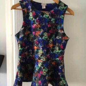  - Jättefin topp från hm. Passar även 38 