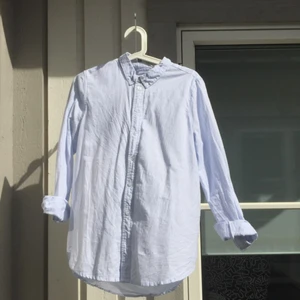  - En stilren skjorta från Bikbok

Kan mötas i Stockholm annars funkar frakt och har swish! 