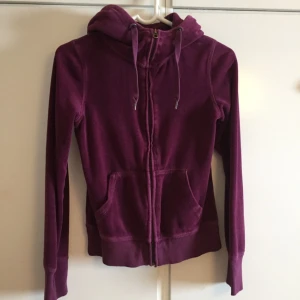  - Jättemysig hoodie från H&M. 100kr (inkl. Frakt)

